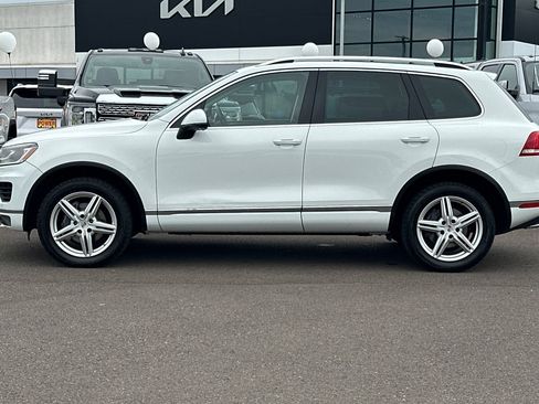 Used 2015 Volkswagen Touareg VR6 AWD/4WD image 7