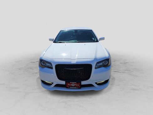 Used 2022 Chrysler 300 Touring L image 3