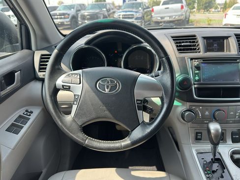 Used 2013 Toyota Highlander SE AWD/4WD image 22