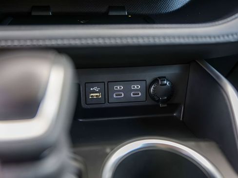 Used 2023 Toyota Highlander XLE image 22