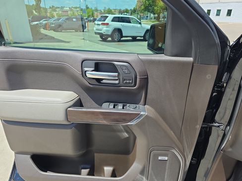 Used 2021 GMC Sierra 1500 SLT w/ SLT Premium Plus Package AWD/4WD image 26