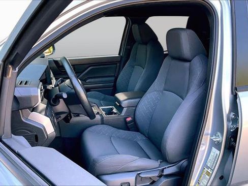 Certified 2025 Toyota Tacoma SR5 AWD/4WD image 9