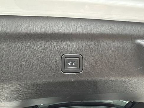 Used 2024 Chevrolet Suburban LT image 38