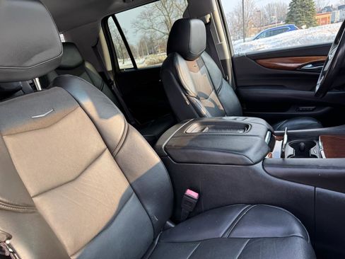 Used 2015 Cadillac Escalade Premium image 36