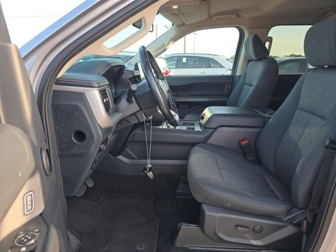Used 2024 Ford Expedition XLT RWD image 6