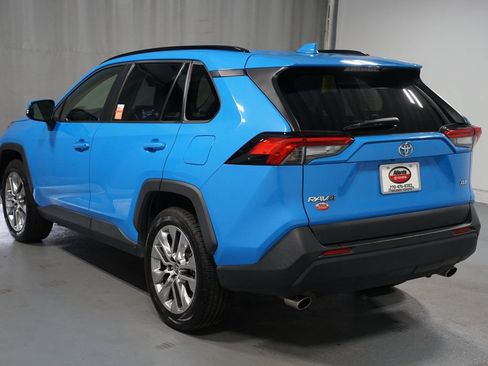 Used 2021 Toyota RAV4 XLE Premium FWD image 6