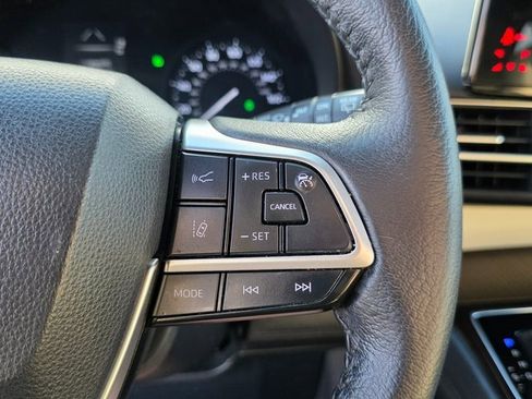 Used 2021 Toyota Sienna XLE image 29