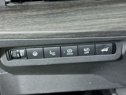 Used 2024 Nissan Ariya AWD image 16