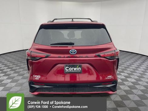 Used 2024 Toyota Sienna XSE image 21