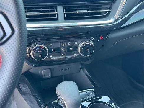 Used 2024 Chevrolet Trax RS FWD image 23
