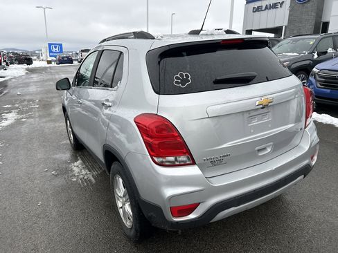 Used 2019 Chevrolet Trax LT w/ LT Convenience Package image 11