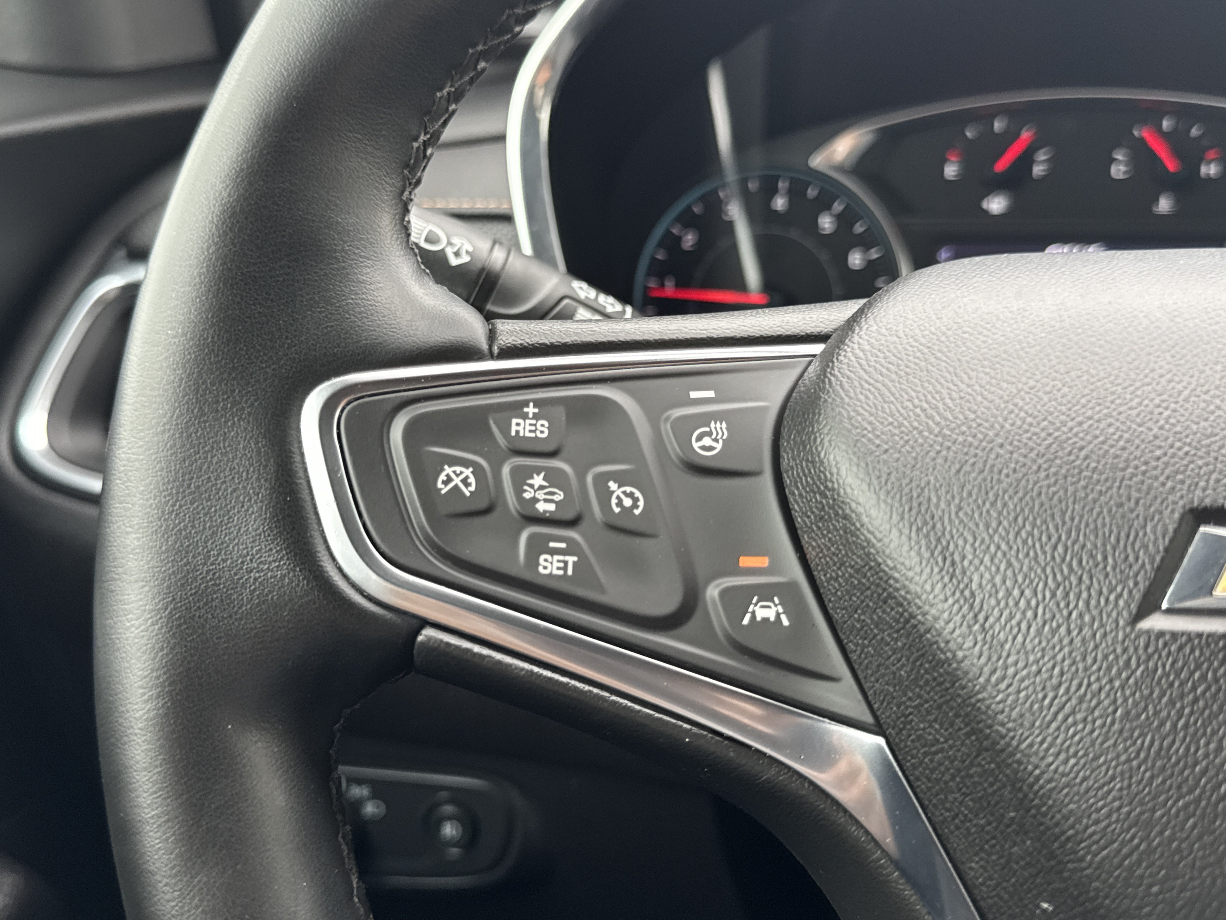 Used 2024 Chevrolet Equinox Premier FWD image 34