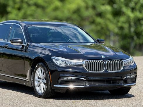 Used 2018 BMW 740i image 15
