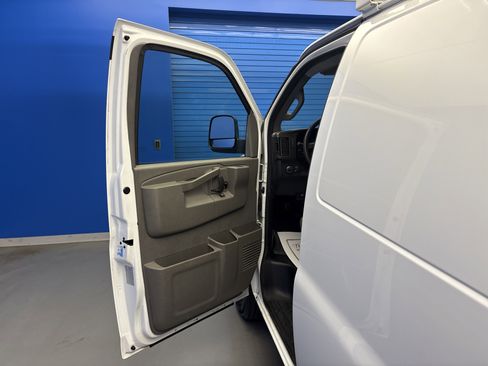 Used 2018 Chevrolet Express 2500 w/ Driver Convenience Package RWD image 23