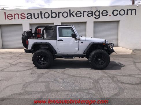 Used 2012 Jeep Wrangler Rubicon w/ Connectivity Group image 1