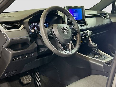 Used 2023 Toyota RAV4 SE image 7
