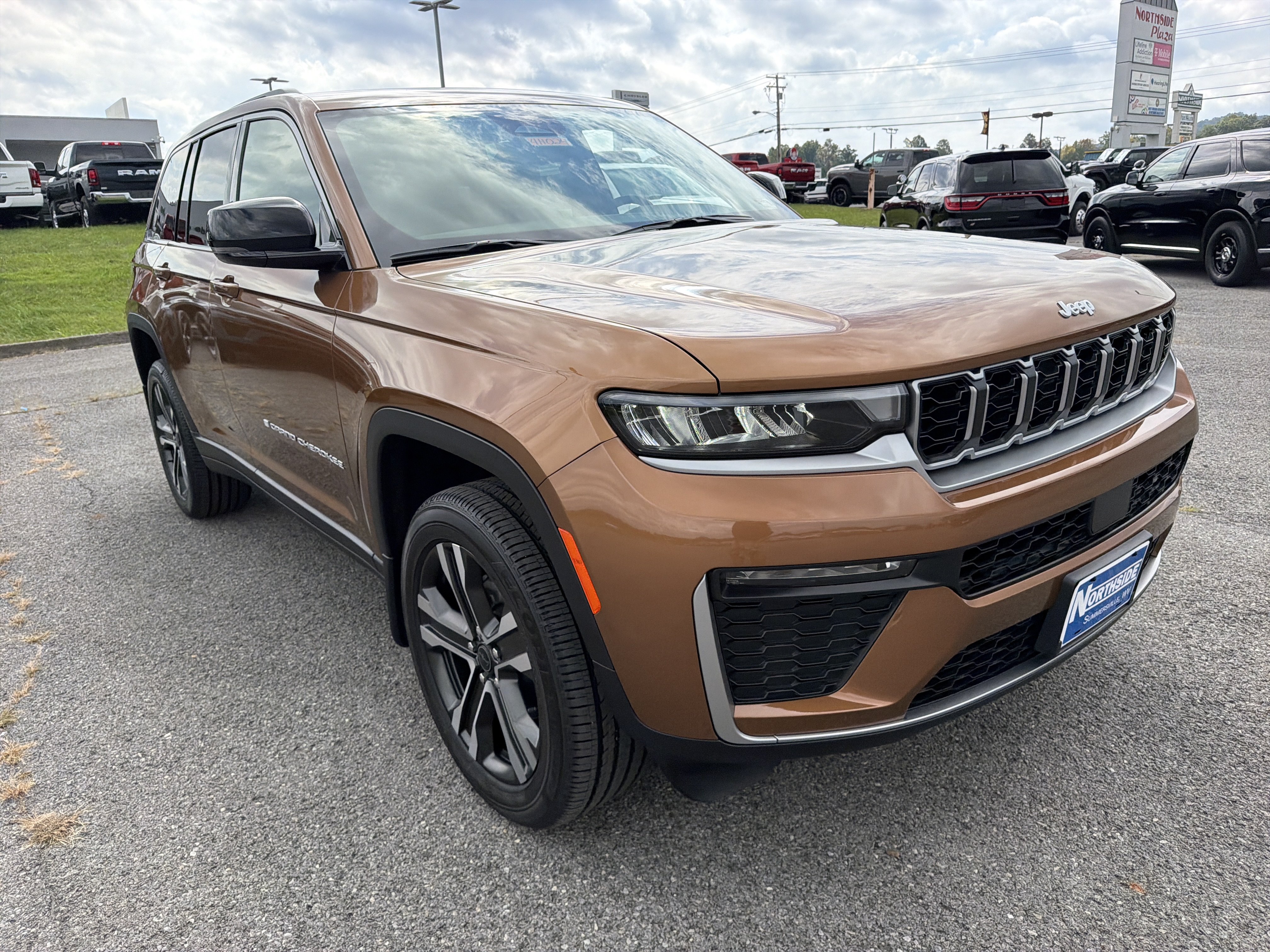 New 2027 Jeep Grand Cherokee Limited AWD/4WD image 3
