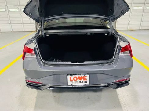 Used 2023 Hyundai Elantra Limited FWD image 12