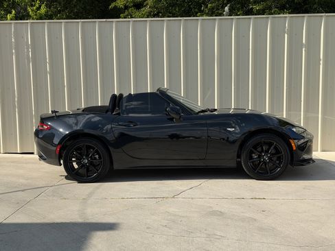 Used 2019 MAZDA MX-5 Miata Club RWD image 4
