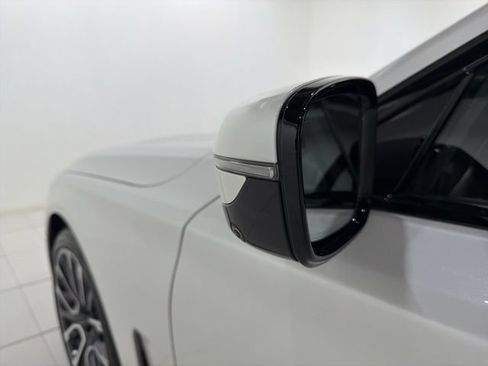 Used 2022 BMW 750i xDrive w/ Luxury Rear Seating Package AWD/4WD image 9
