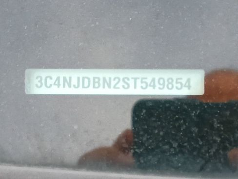 Used 2025 Jeep Compass Latitude w/ Sun & Sound Group AWD/4WD image 3