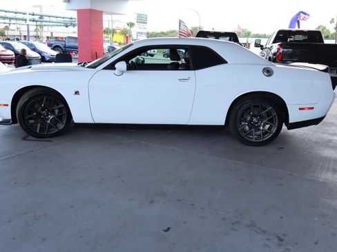 Used 2017 Dodge Challenger R/T Scat Pack w/ Leather Interior Group RWD image 10