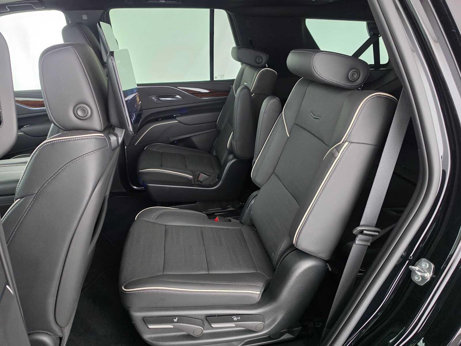 Used 2023 Cadillac Escalade Premium Luxury AWD/4WD image 19