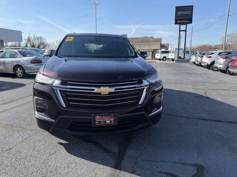 Used 2022 Chevrolet Traverse LT image 2