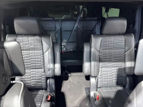 Used 2023 Cadillac Escalade ESV V AWD/4WD image 16