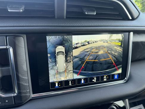 Used 2022 GMC Yukon XL Denali image 29