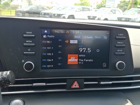 Certified 2023 Hyundai Elantra SEL FWD image 16