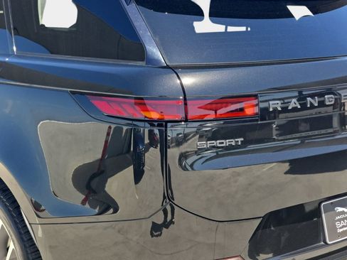 Used 2023 Land Rover Range Rover Sport SE Dynamic image 36