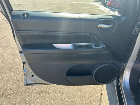 Used 2014 Jeep Compass Latitude image 14