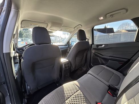 Used 2021 Ford Escape SE image 17