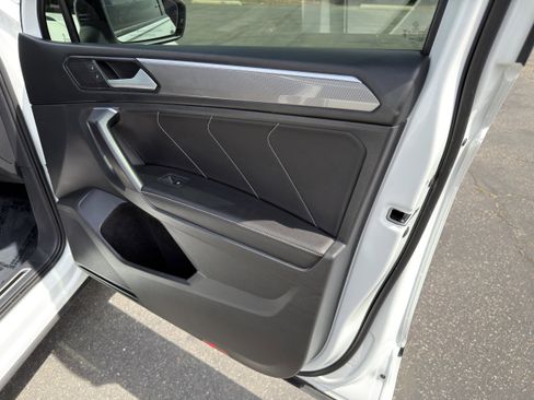 Used 2023 Volkswagen Tiguan SE R-Line image 11