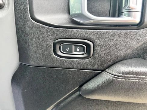 Used 2021 Jeep Wrangler Unlimited Sahara w/ Uconnect 4C Nav & Sound Group AWD/4WD image 30