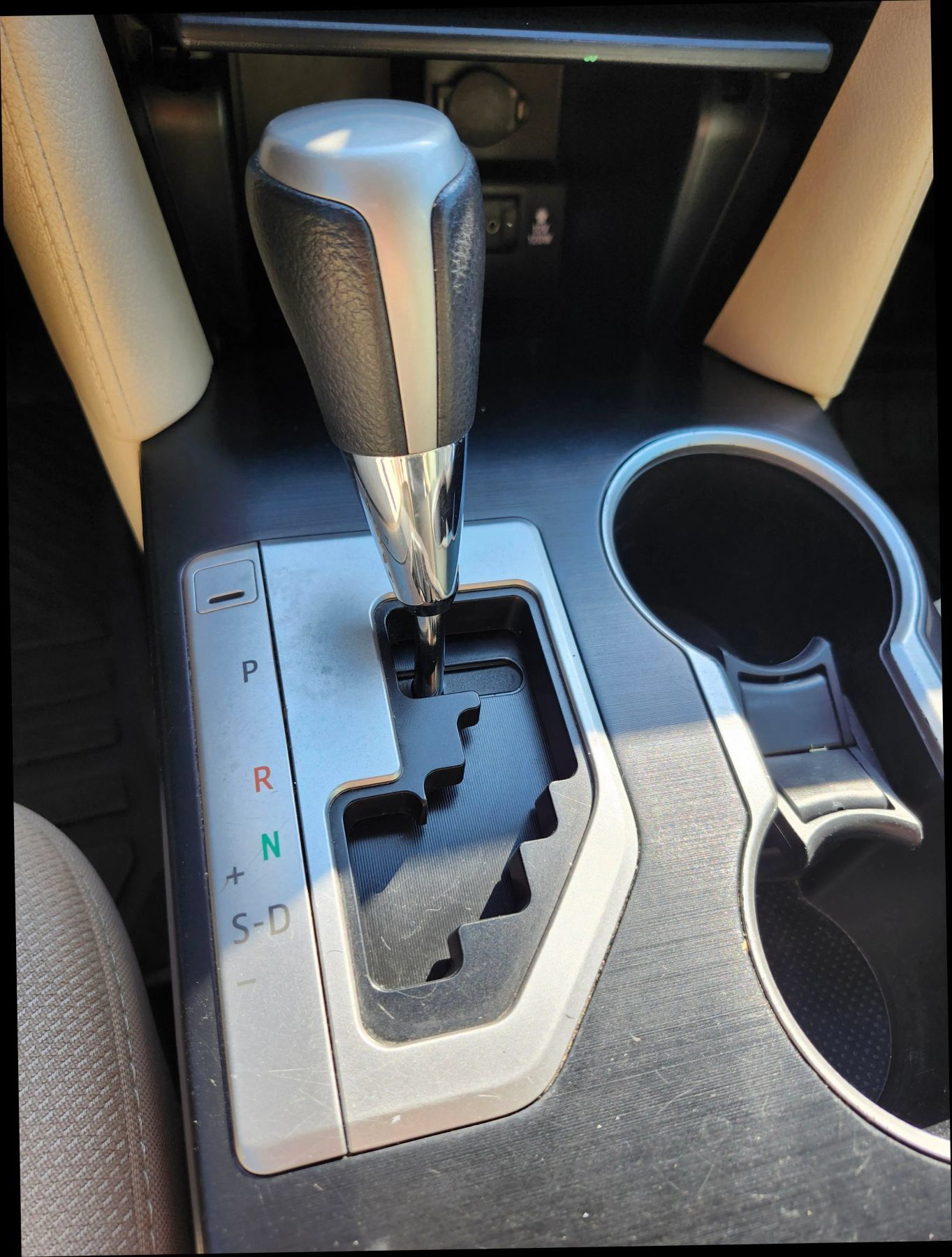 Used 2014 Toyota Camry LE FWD image 26