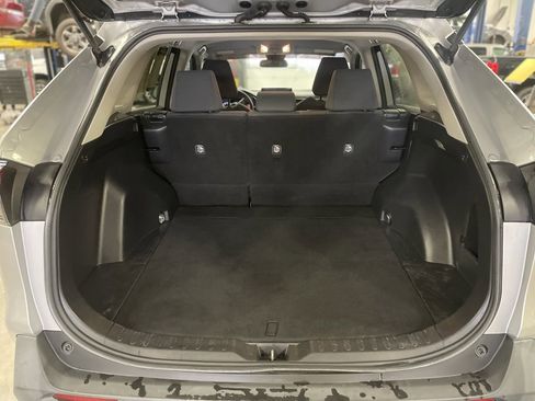 Used 2021 Toyota RAV4 LE image 7