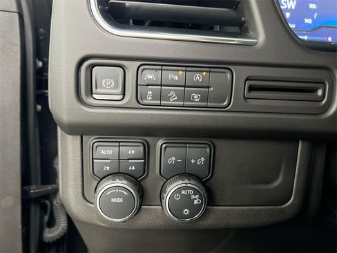 Used 2023 Chevrolet Tahoe Z71 w/ Luxury Package image 17