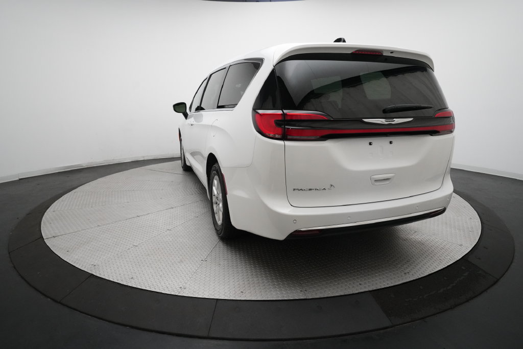 Used 2025 Chrysler Pacifica Select FWD image 34
