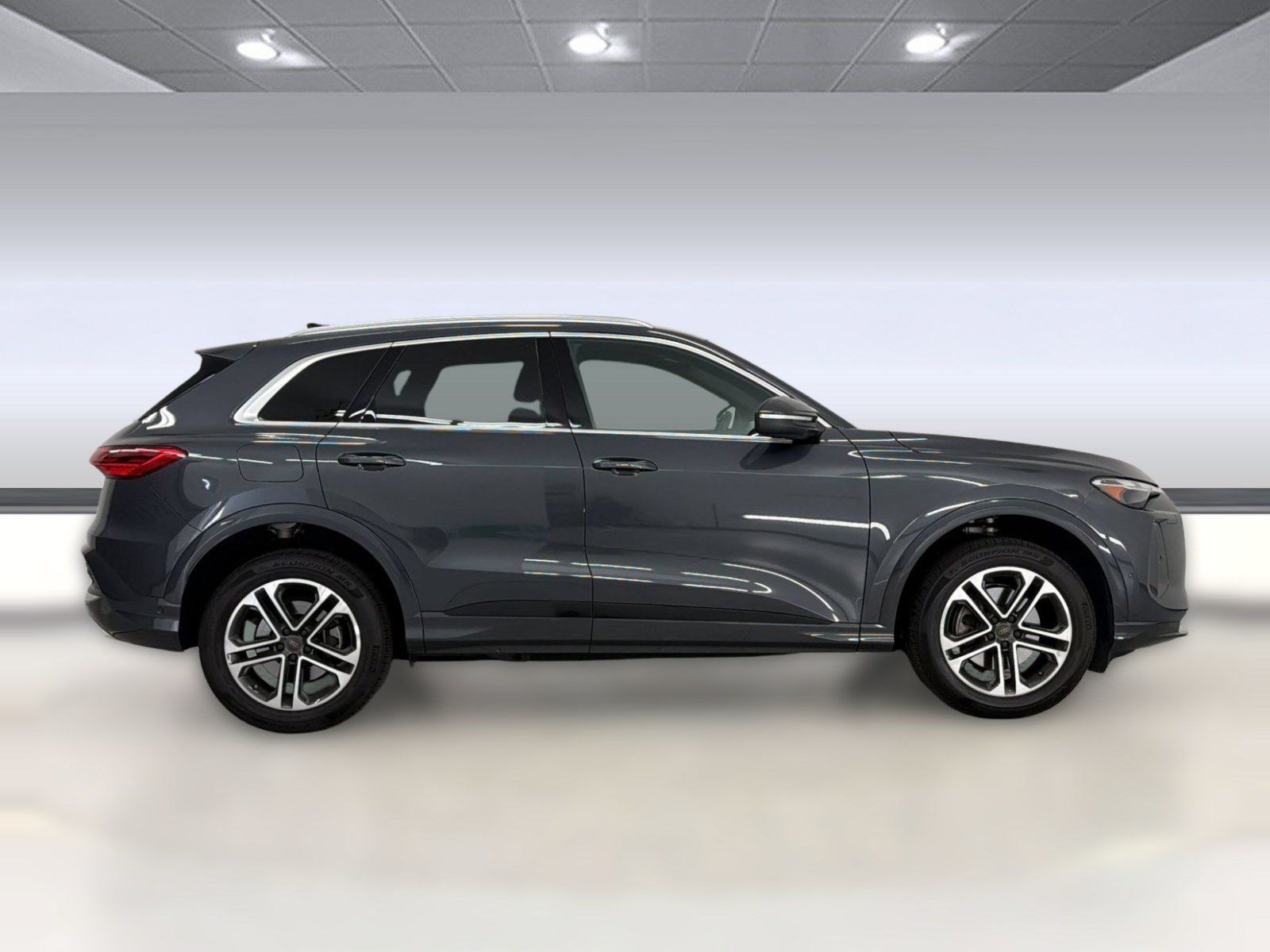 Certified 2025 Audi Q5 Premium w/ Convenience Package AWD/4WD image 8