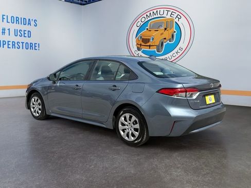 Used 2021 Toyota Corolla LE image 3