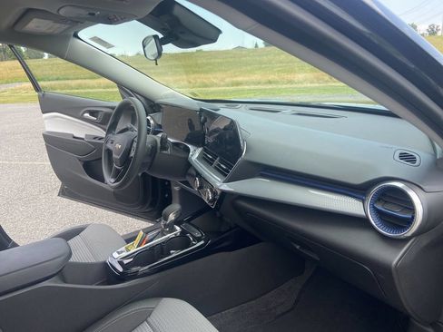 Used 2024 Chevrolet Trax LT FWD image 27