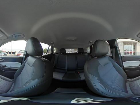 Used 2025 Chevrolet Trax LT w/ LT Convenience Package FWD image 42