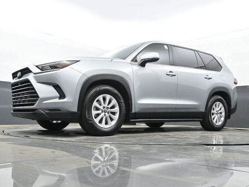 Used 2024 Toyota Grand Highlander XLE image 29