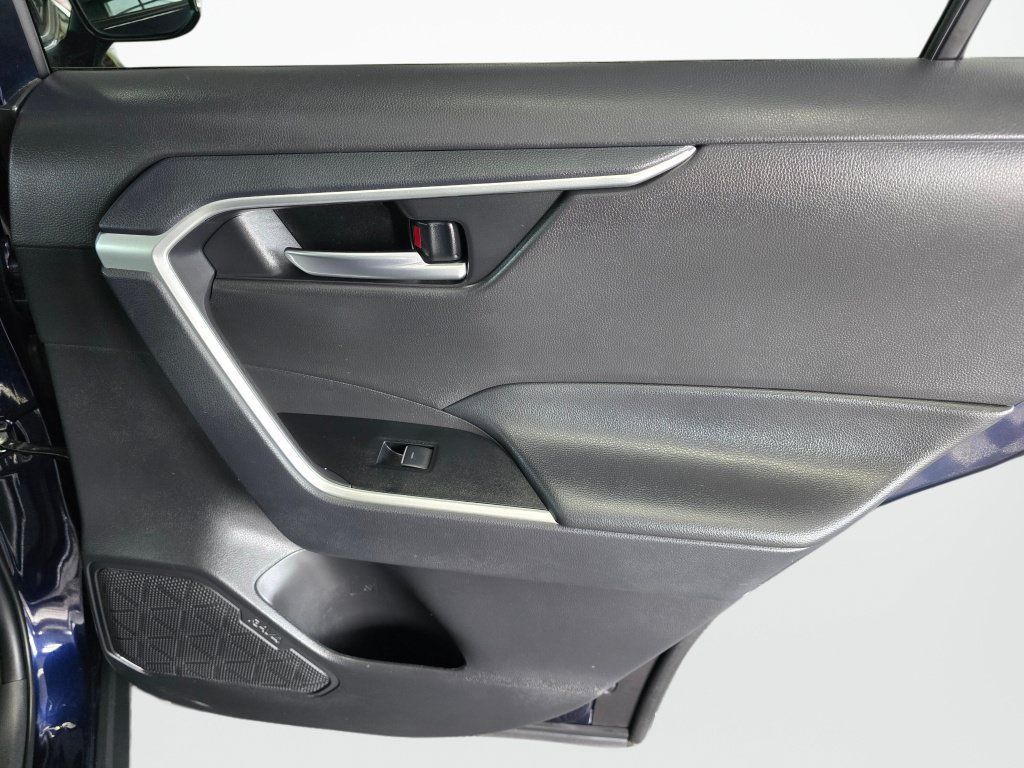 Used 2025 Toyota RAV4 XLE AWD/4WD image 35