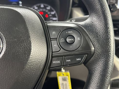 Used 2024 Toyota Corolla Cross L AWD/4WD image 43