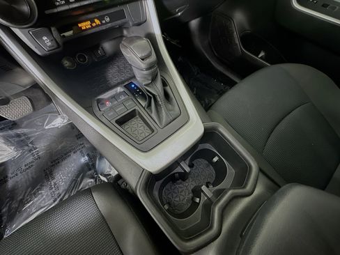 Used 2022 Toyota RAV4 LE image 21