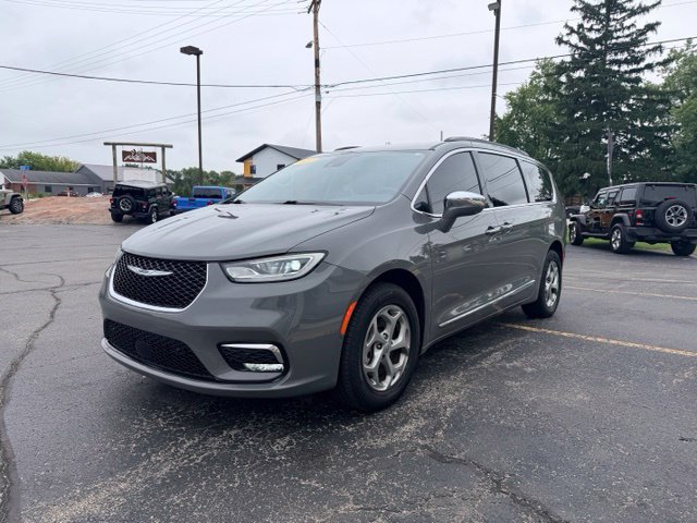 Used 2022 Chrysler Pacifica Limited w/ Uconnect Theater Family Group AWD/4WD image 6