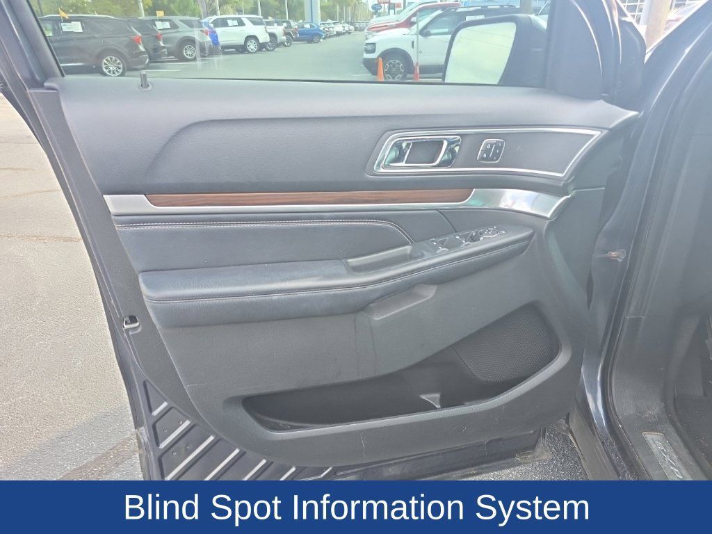 Used 2017 Ford Explorer Limited w/ Equipment Group 301A FWD image 9